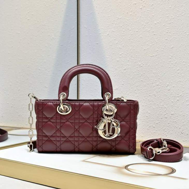 Picture of Dior Handbags _SKUfw239232208fw